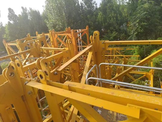 QTZ200 7015 digunakan menara angkat 10 ton beban maksimum 65m Jib dan L68 Mast